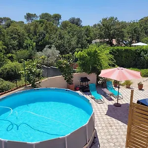  Hébergement de vacances Les Pins-2 P-piscine-terrasse-prestations